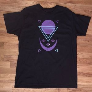 Navy blue t-shirt with funky design on front XL